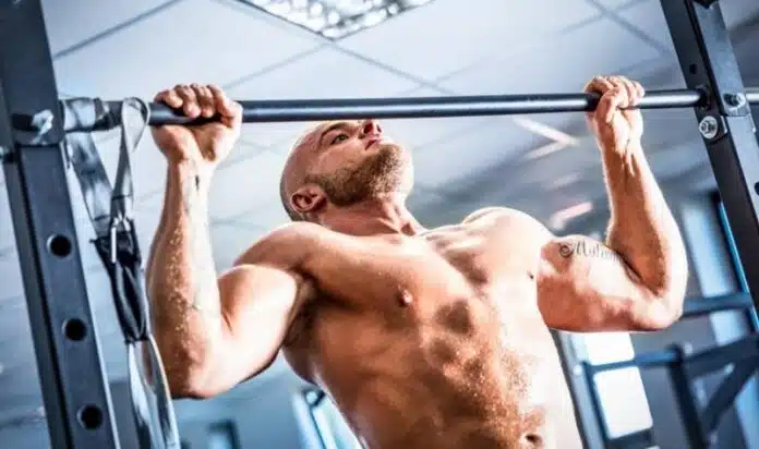 Maîtriser la traction australienne conseils, techniques et bénéfices pour votre entraînement